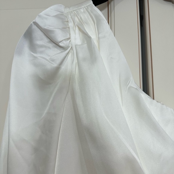 MAC DUGGAL
Satin One-Shoulder Gown (D3) - Picture 4 of 5